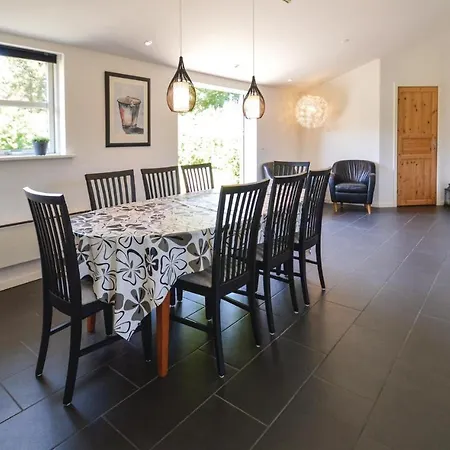 Three-bedroom Holiday In Bogø By