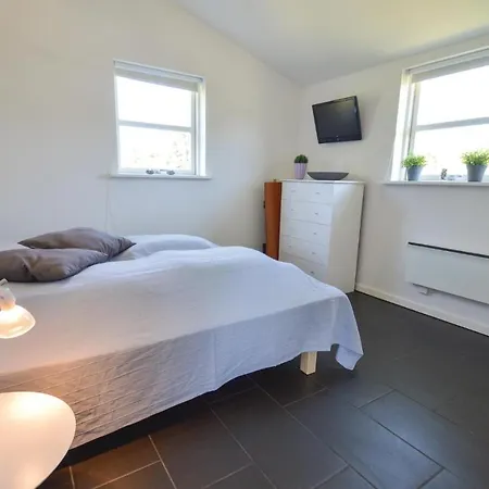 펜션 Three-bedroom Holiday In Bogø By