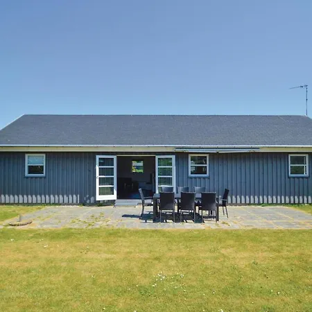 Three-bedroom Holiday In