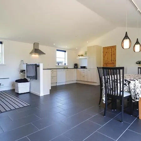 Three-bedroom Holiday In * Bogø By