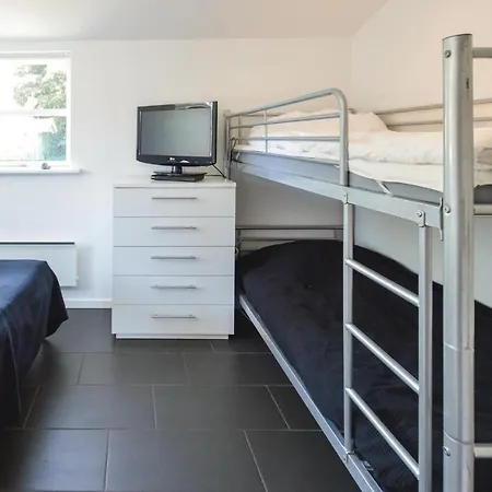 Three-bedroom Holiday In * Bogø By
